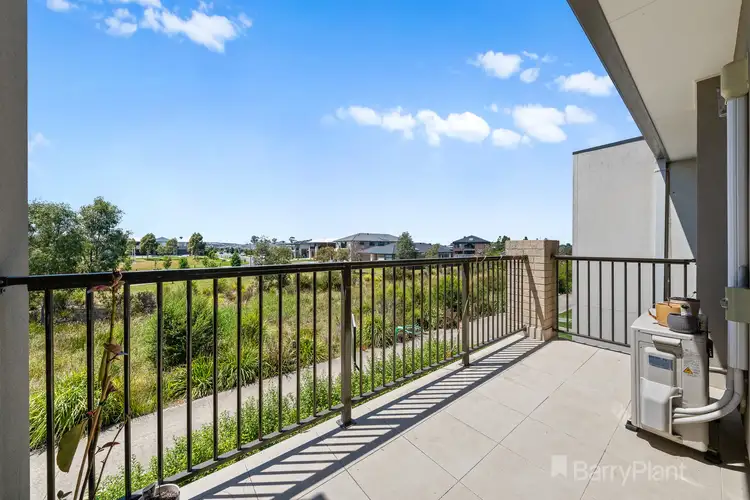 14 Quintino Walk, Clyde North VIC 3978