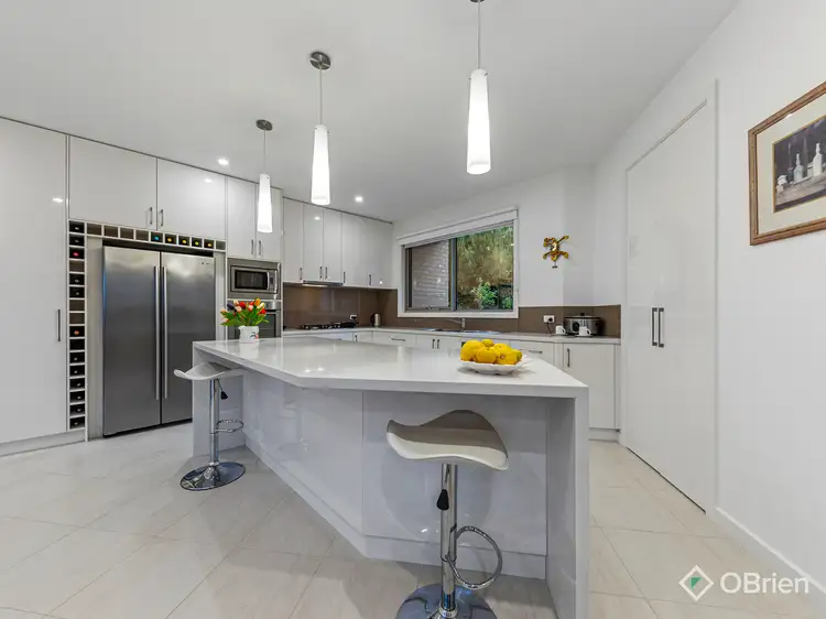 Fifth view of Homely house listing, 2 Bettina Court, Berwick VIC 3806