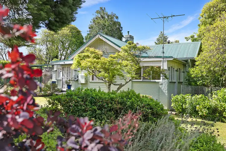 106 Valley Road, Wentworth Falls NSW 2782