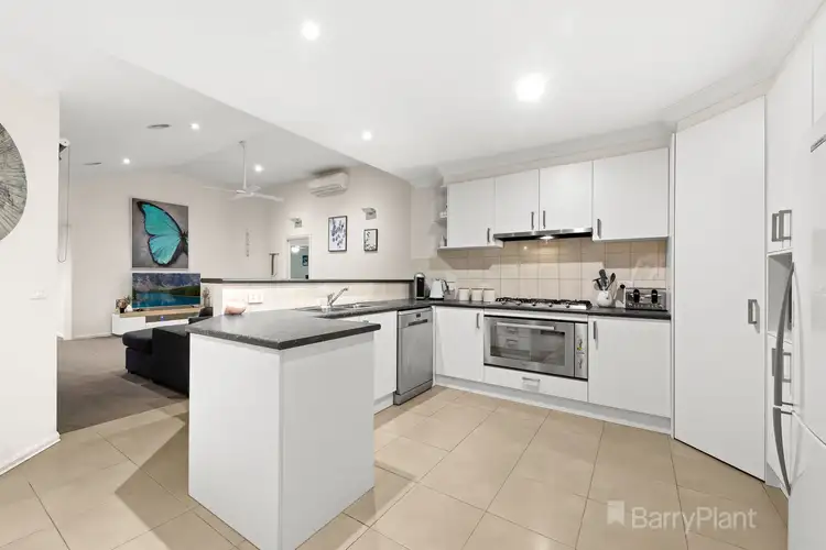 Second view of Homely house listing, 2 Maxim Court, Drouin VIC 3818