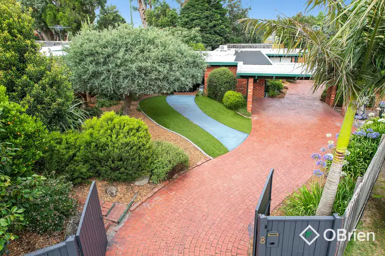 Second view of Homely house listing, 8 Casale Court, Frankston VIC 3199