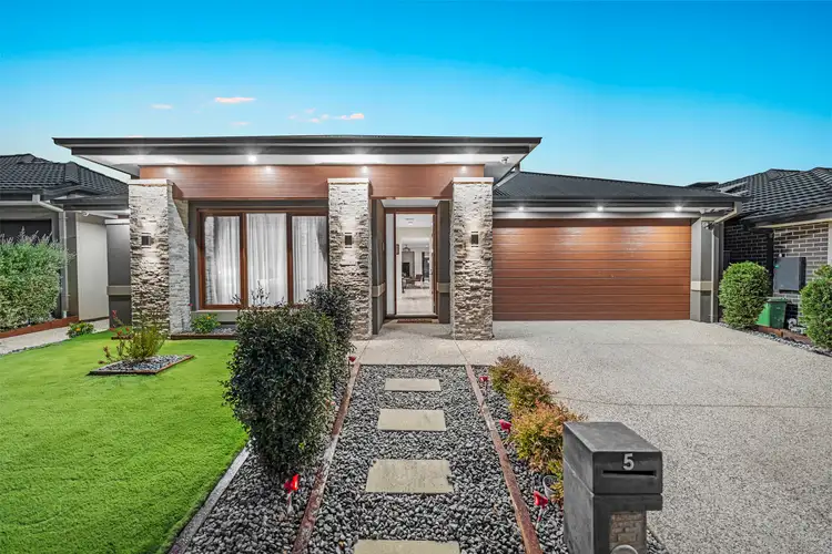 5 Colonnade Street, Clyde North VIC 3978
