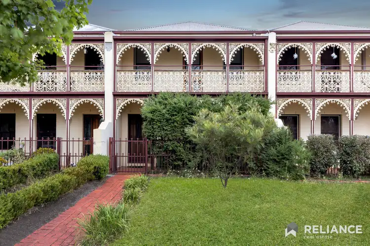 6 Simmonds Place, Roxburgh Park VIC 3064