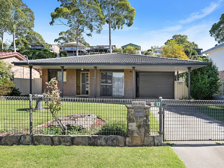 17 Timbara Crescent, Surfside NSW 2536