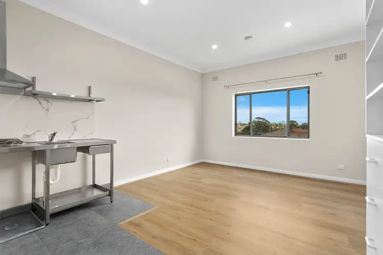 2/79-83 King Georges Road