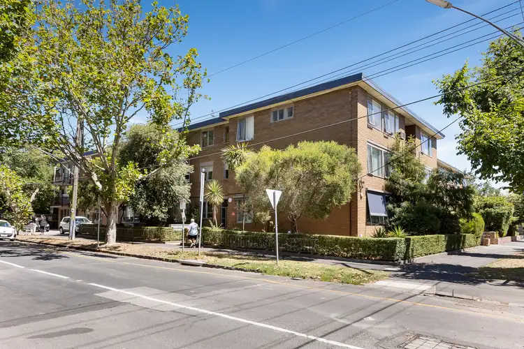 2/2 Dickens Street, Elwood VIC 3184