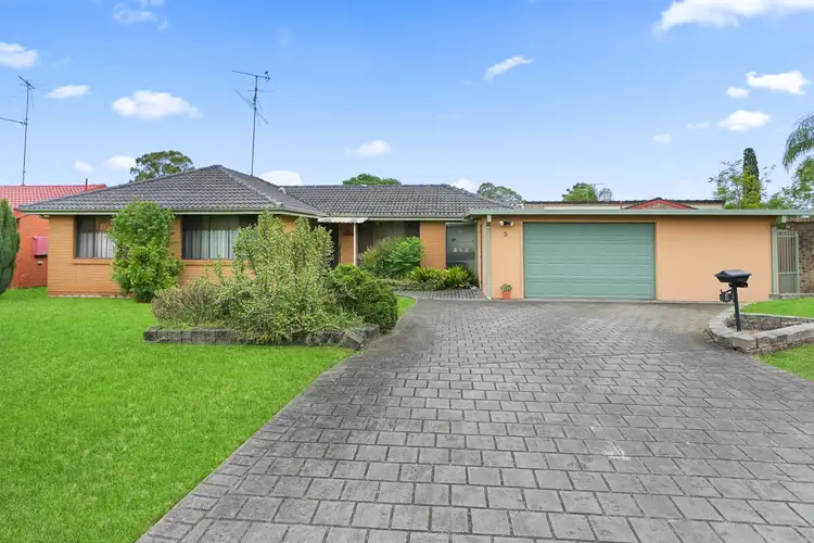 5 Menzies Circuit, St Clair NSW 2759