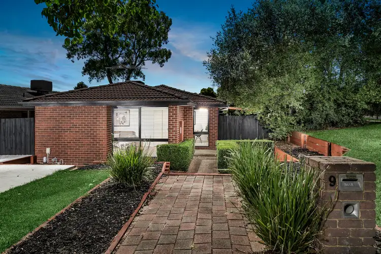 9 Landy Close, Mill Park VIC 3082