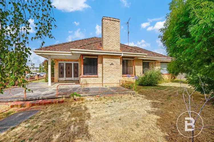 32 Burnbank Street, Lake Wendouree VIC 3350