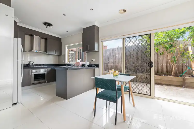 2/17 Woods Close, Meadow Heights VIC 3048
