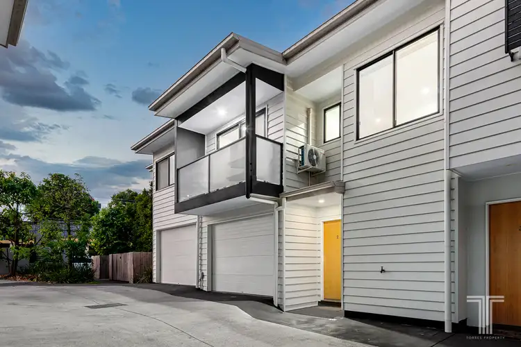 Main view of Homely townhouse listing, 2/11 Kennington Road, Camp Hill QLD 4152