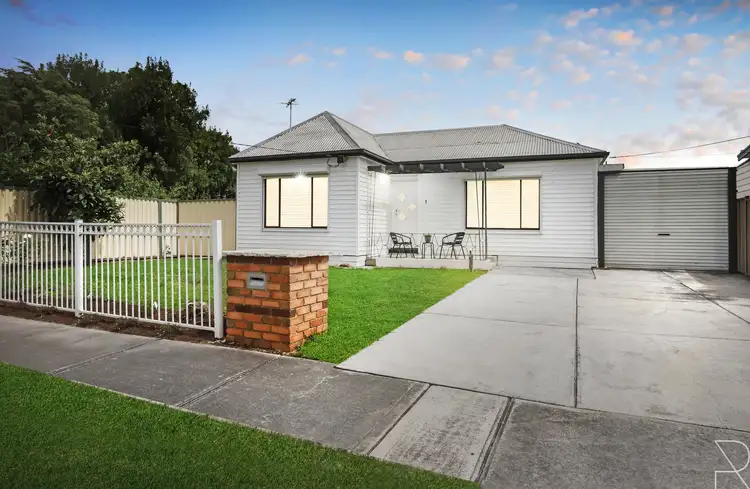 1 Manfred Avenue, St Albans VIC 3021