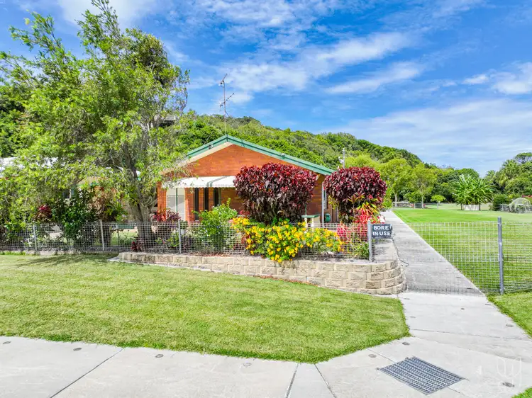 11 Taylor Street, Keppel Sands QLD 4702
