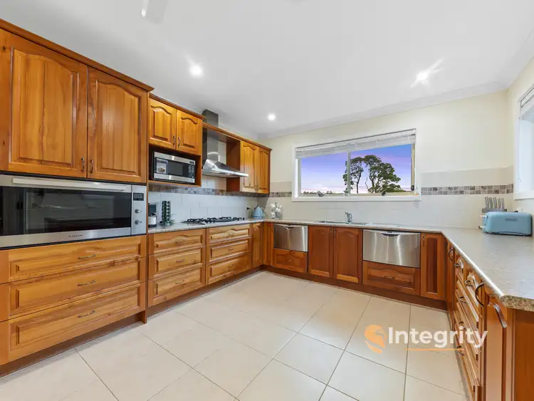 Fifth view of Homely house listing, 3 Lilian Court, Kinglake VIC 3763