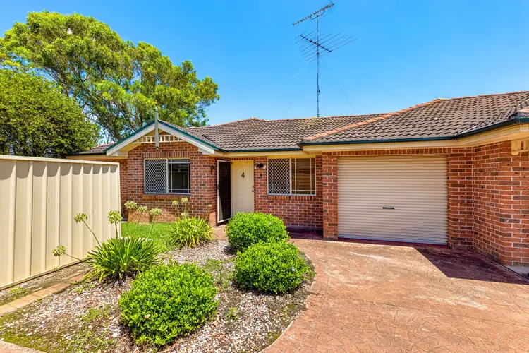 4/27 Manorhouse Boulevard, Quakers Hill NSW 2763