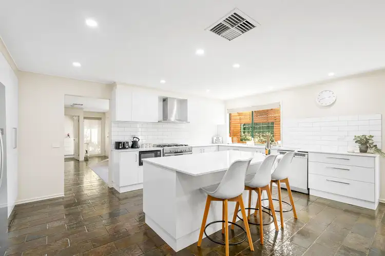 Fourth view of Homely house listing, 2 Carmarthen Close, Werribee VIC 3030