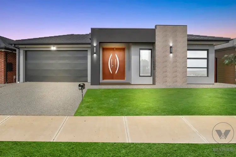 34 Carfin Circuit, Thornhill Park VIC 3335
