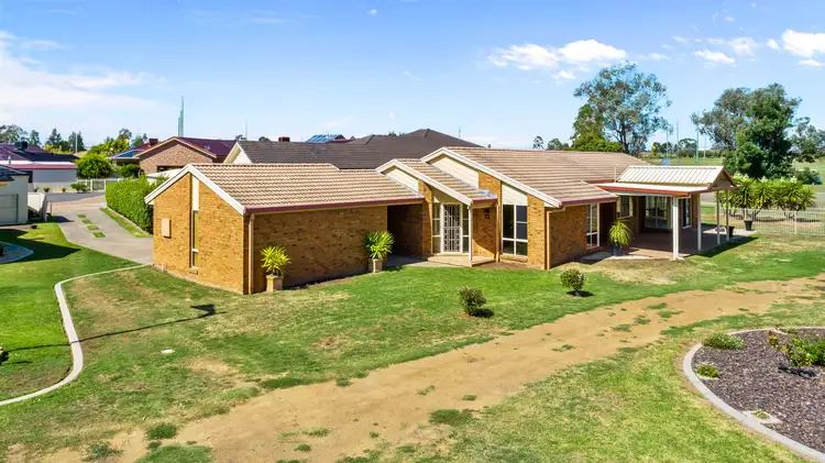 73 Greg Norman Drive, Tamworth NSW 2340