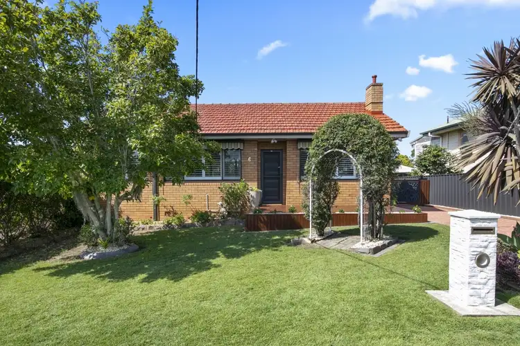 6 Crisp Avenue, Rutherford NSW 2320