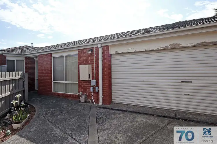 2/10 Leanna Court, Cranbourne West VIC 3977