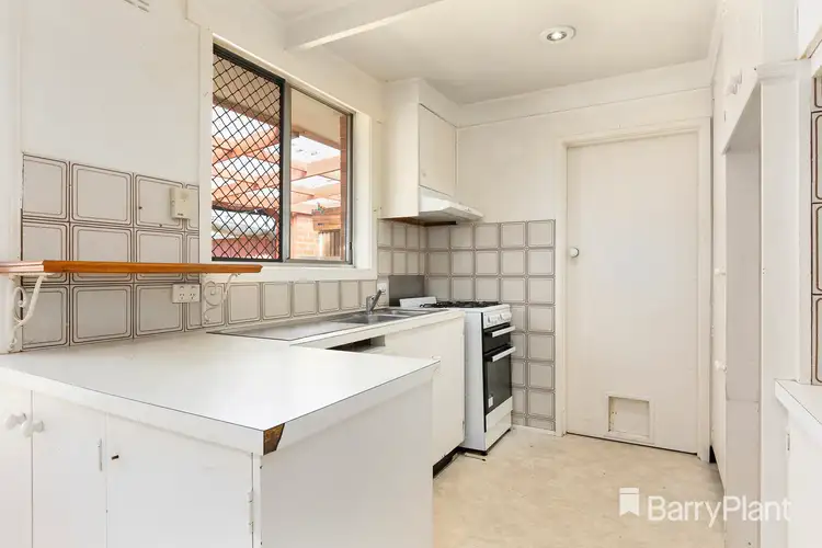 Fifth view of Homely house listing, 8 Walnut Court, Mulgrave VIC 3170