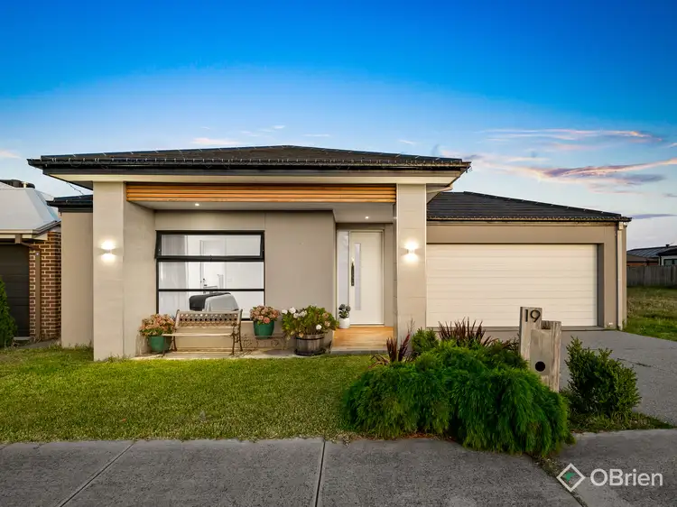 19 Fitzwilliam Circuit
