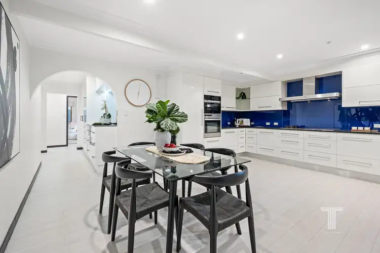 8 Bridgnorth Street, Carindale QLD 4152