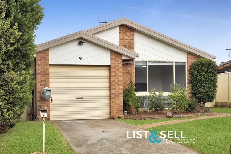 9 Alyan Place, St Helens Park NSW 2560