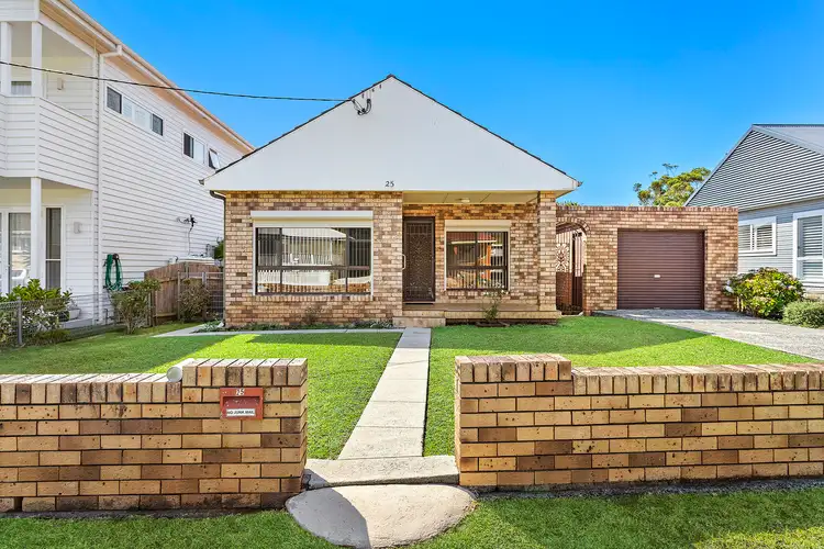 25 Colgong Crescent, Towradgi NSW 2518