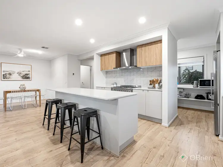 52 Diplomat Crescent, Cranbourne South VIC 3977