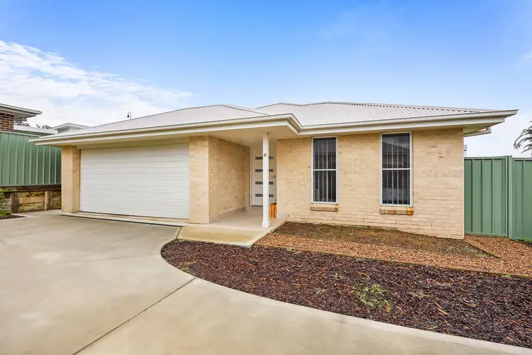 6/31-33 Banjo Paterson Avenue