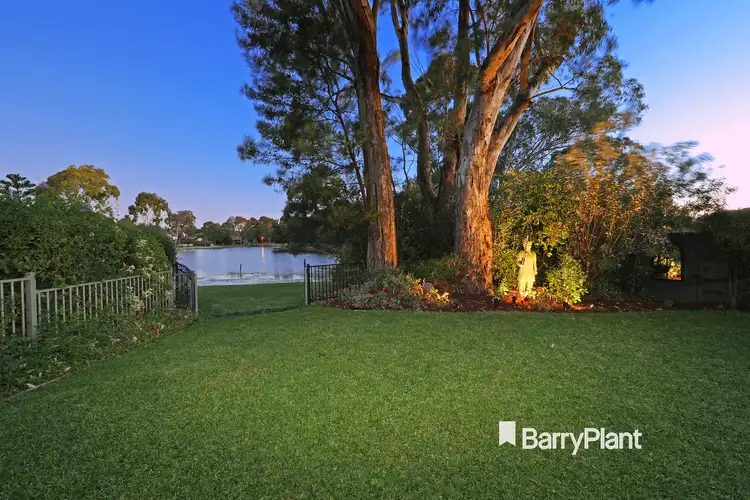35 Lakeside Boulevard, Rowville VIC 3178