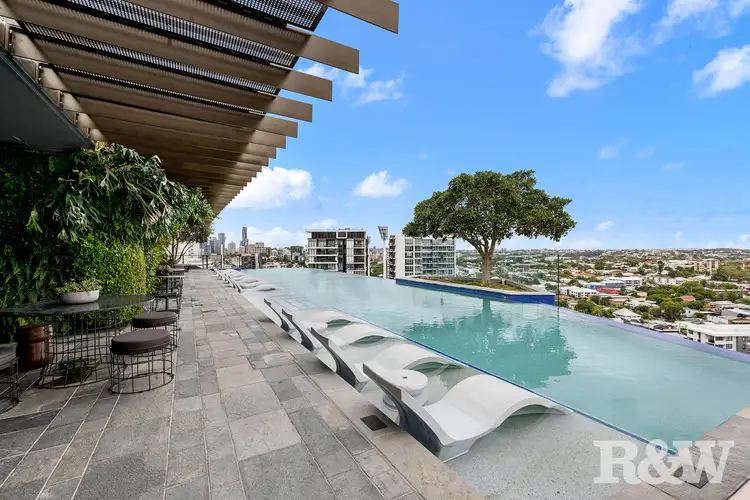 810/62 Logan Road, Woolloongabba QLD 4102