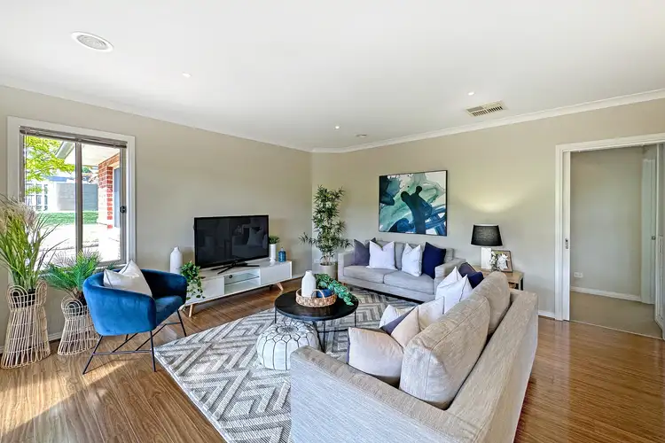 Fifth view of Homely house listing, 9 Chiswick Crescent, Drouin VIC 3818