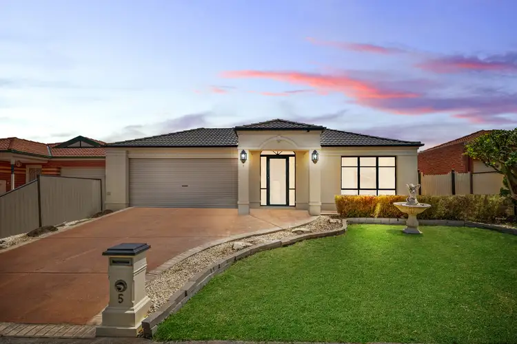 5 Marylou Court, Delahey VIC 3037