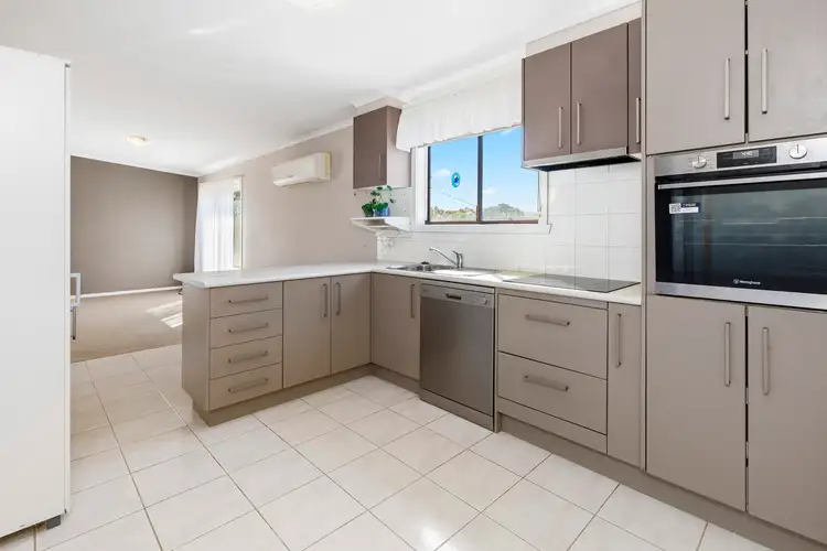 Fifth view of Homely house listing, 2 Redmond Court, Rosebud VIC 3939