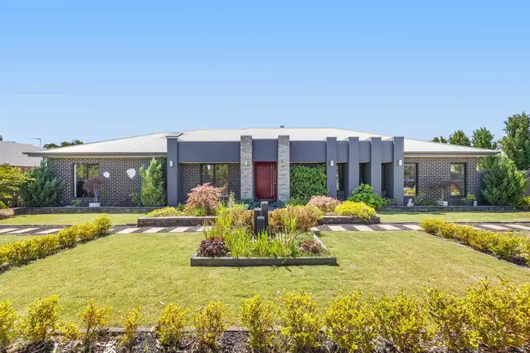 28 Monument Boulevard, Cardigan VIC 3352