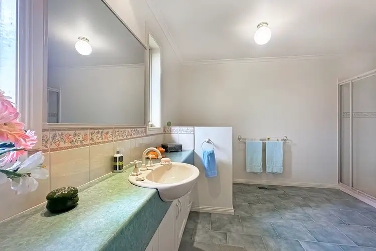 Sixth view of Homely house listing, 2 Gardiner Court, Warragul VIC 3820