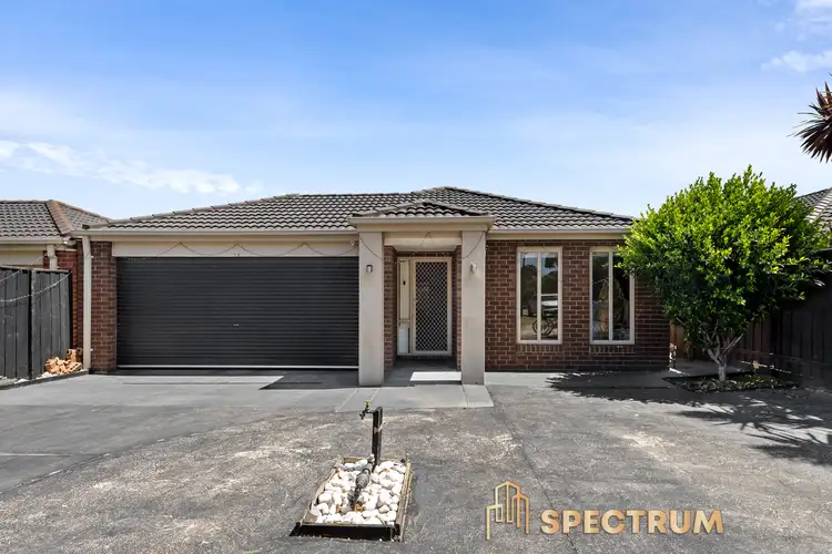 15 Penshurst Way, Cranbourne North VIC 3977