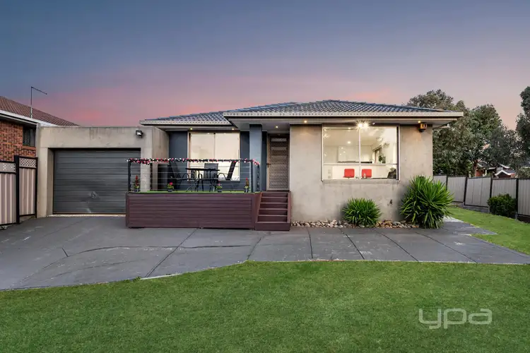 1/2 Dakara Close, Meadow Heights VIC 3048