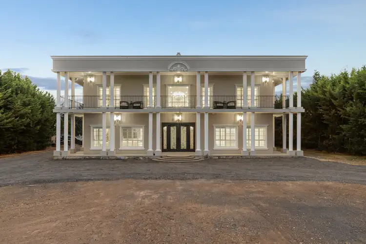 8 Laburnum Place, Hillside VIC 3037
