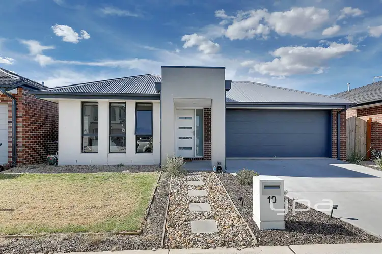 10 Farnsworth Street, Donnybrook VIC 3064