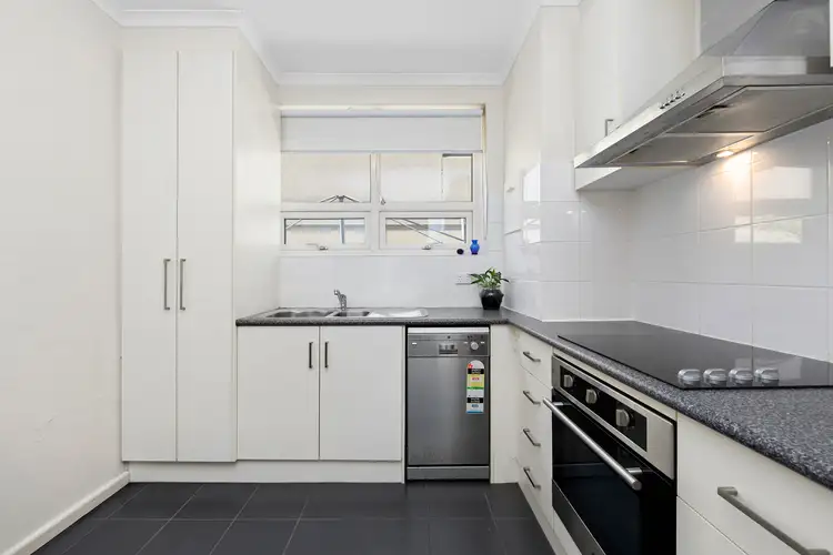 6/104 Cross Street