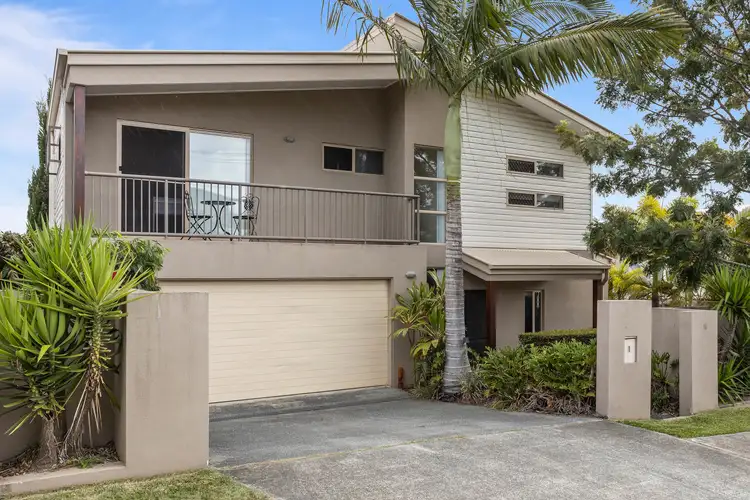 1/18 Fourth Avenue, Labrador QLD 4215