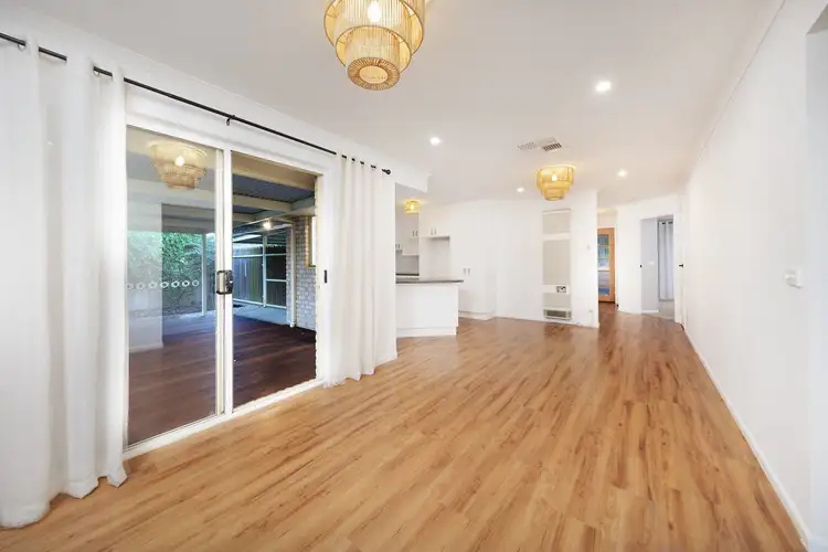 Fifth view of Homely house listing, 8 Flag Place, Wodonga VIC 3690