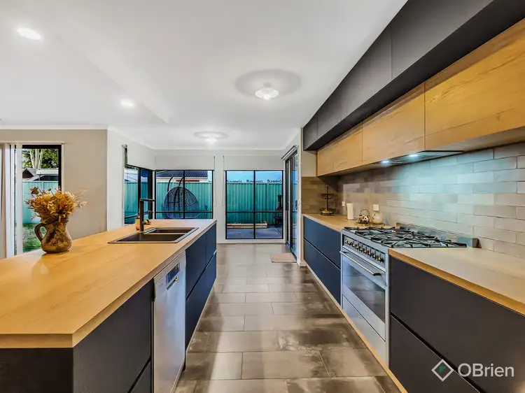 24 Greenock Crescent, Cranbourne East VIC 3977