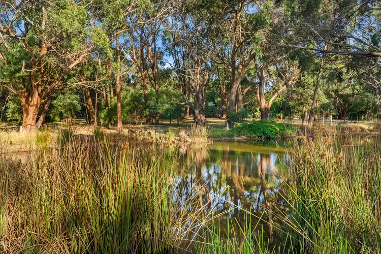 1350 Old Melbourne Road