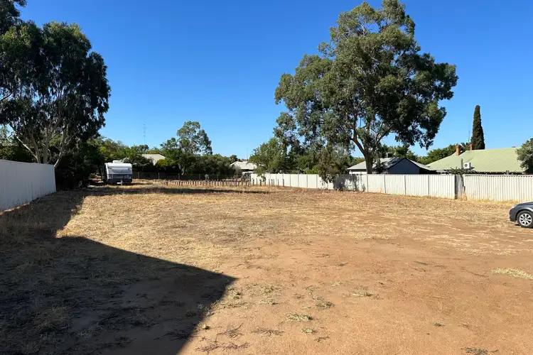 8 Edwards Street, York WA 6302