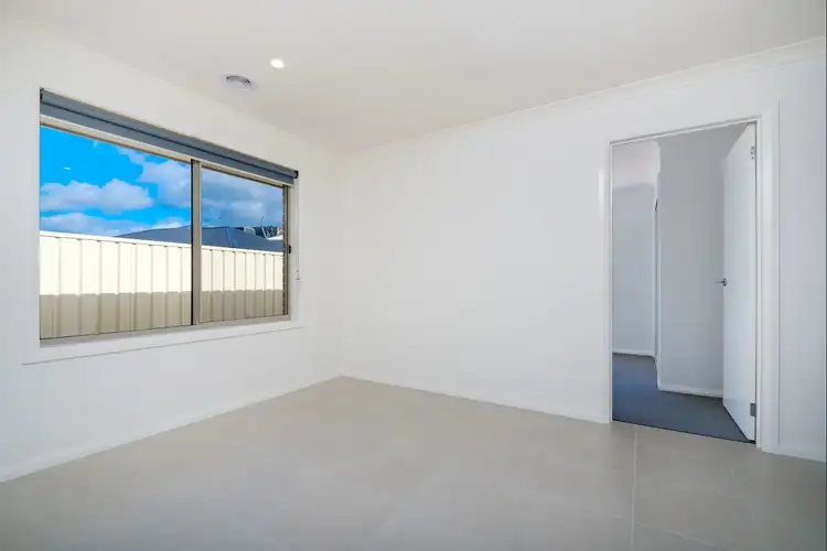 Fifth view of Homely house listing, 16 Ashburton Circuit, West Wodonga VIC 3690