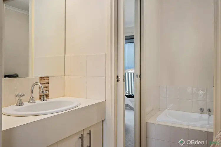 Fifth view of Homely townhouse listing, 6 Verwey Close, Wangaratta VIC 3677